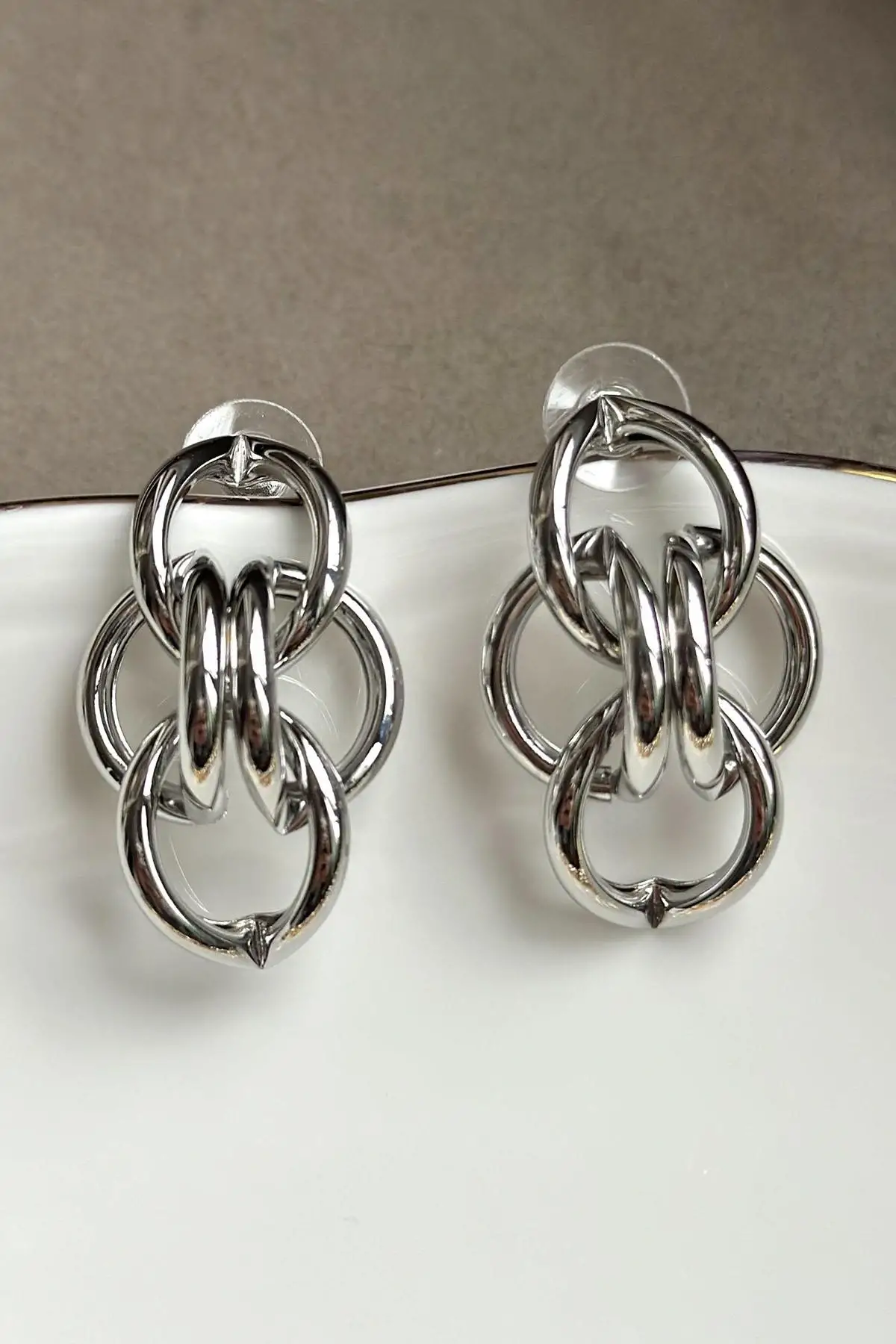 Gümüş Renk Zincir Detaylı Çelik Küpe (Çift)