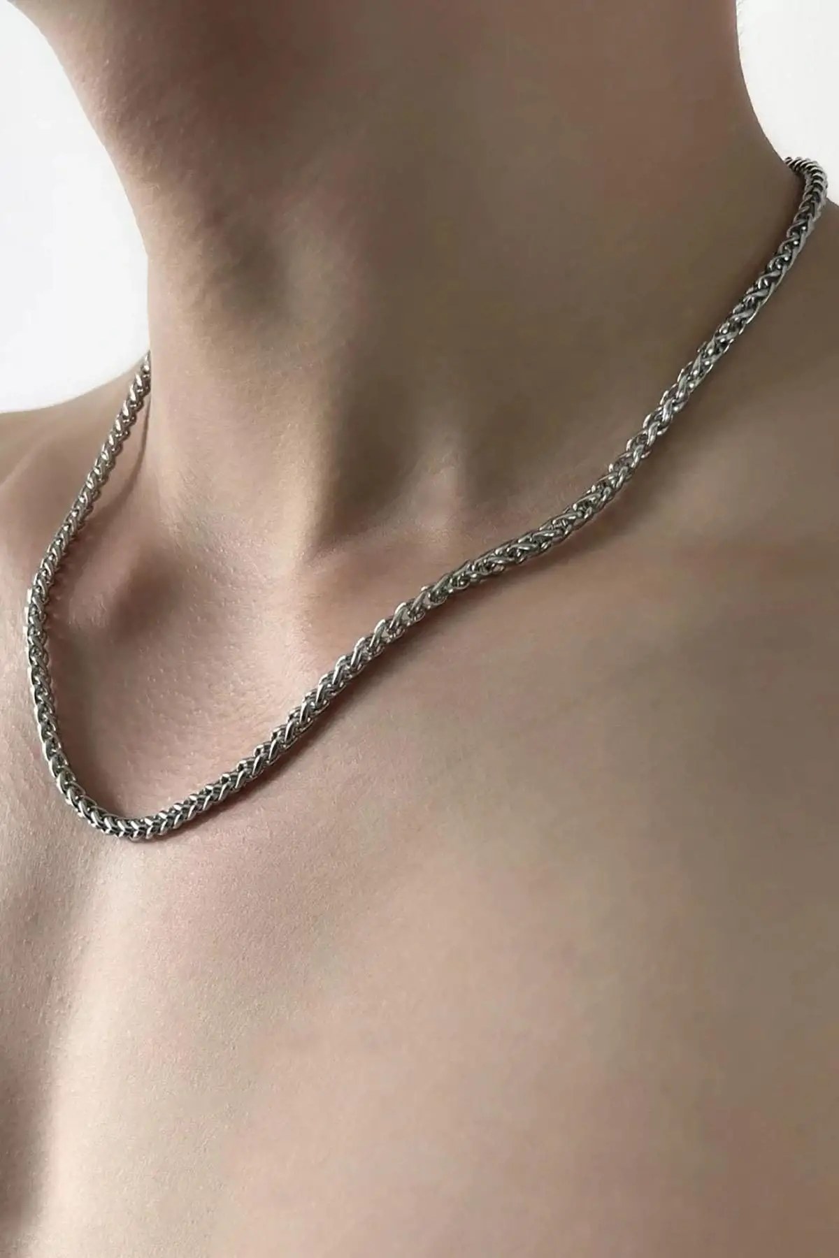 Gümüş Renk Zincir Detaylı Unisex Çelik Kolye