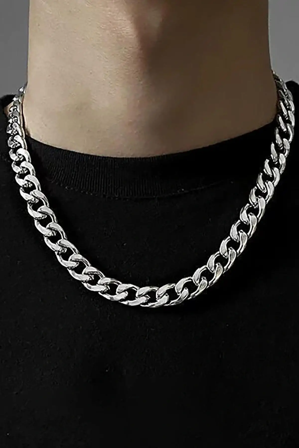 Gümüş Renk Zincir Detaylı Unisex Çelik Kolye