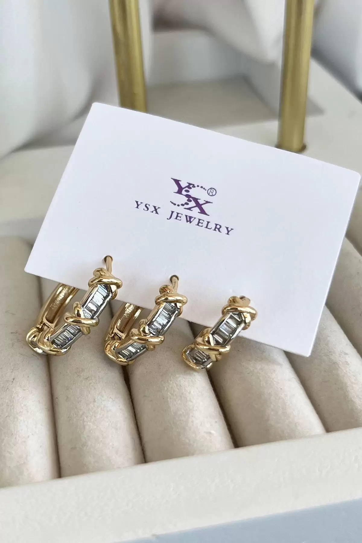 Gümüş Ve Altın Renk Çarpı Figürlü Taş Detaylı VİP 3lü YSX Küpe Set
