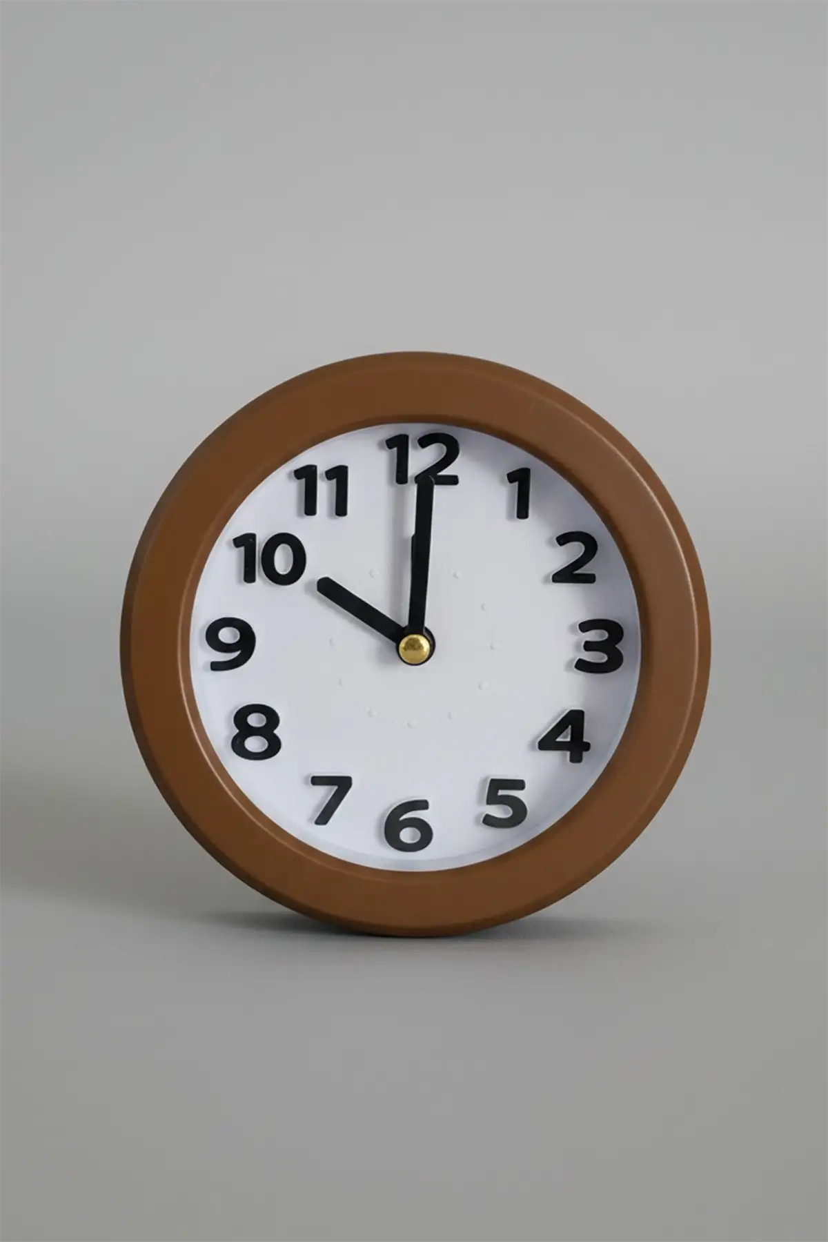 Kahve Renk Mini Dekoratif Alarmlı Yuvarlak Masa Saati