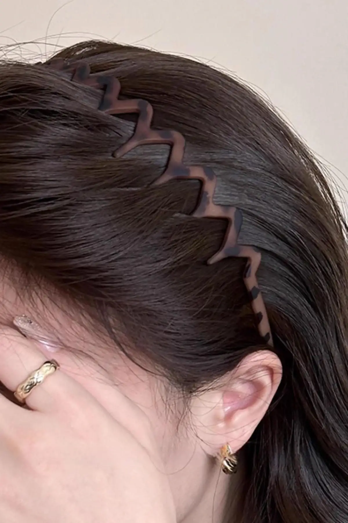 Kahve Renk Tarak Detaylı Taç