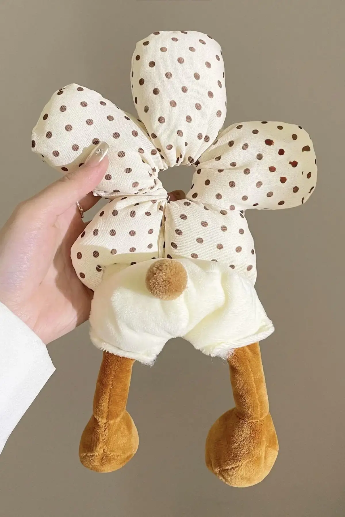 Kahve Ve Krem Renk Karışık Figürlü Simit Toka