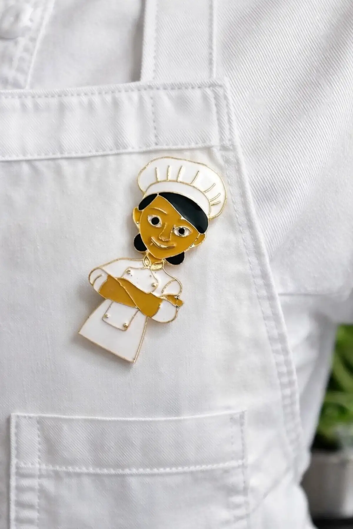 Karışık Renk Aşçı Figürlü Broş