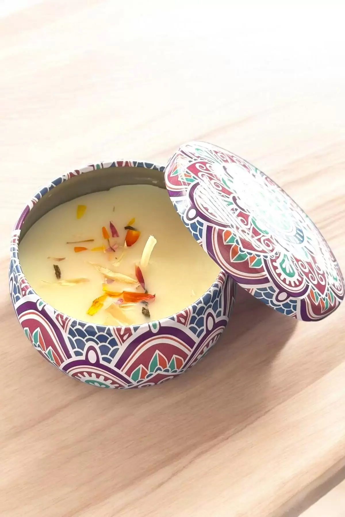 Karışık Renk Etnik Desenli Kuru Çiçek Detaylı Kutulu Kokulu Dekoratif Mum