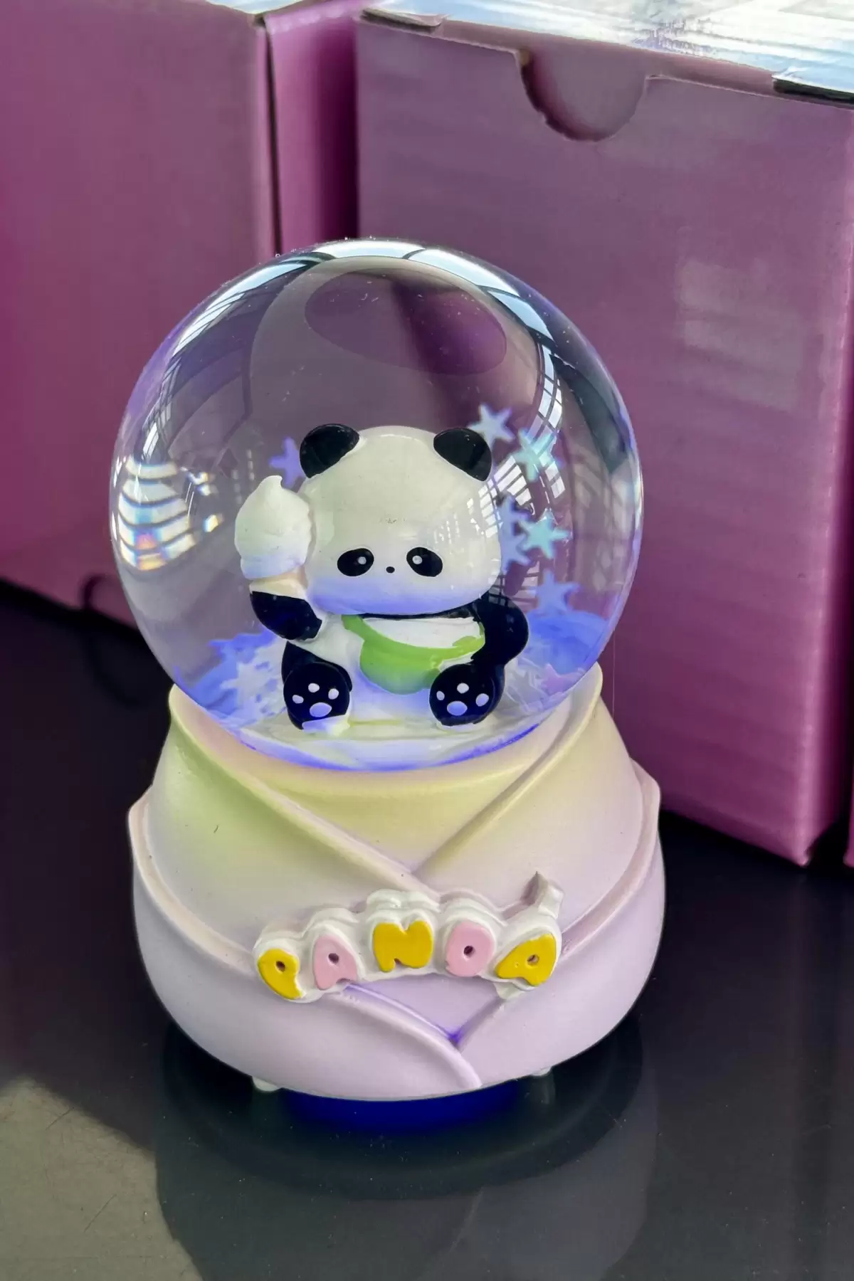 Karışık Renk Panda Figürlü Işıklı Mini Kar Küresi