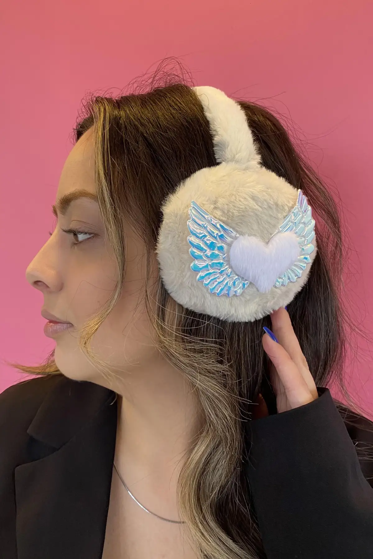 Krem Renk Kalp Detaylı Peluş Kulaklık