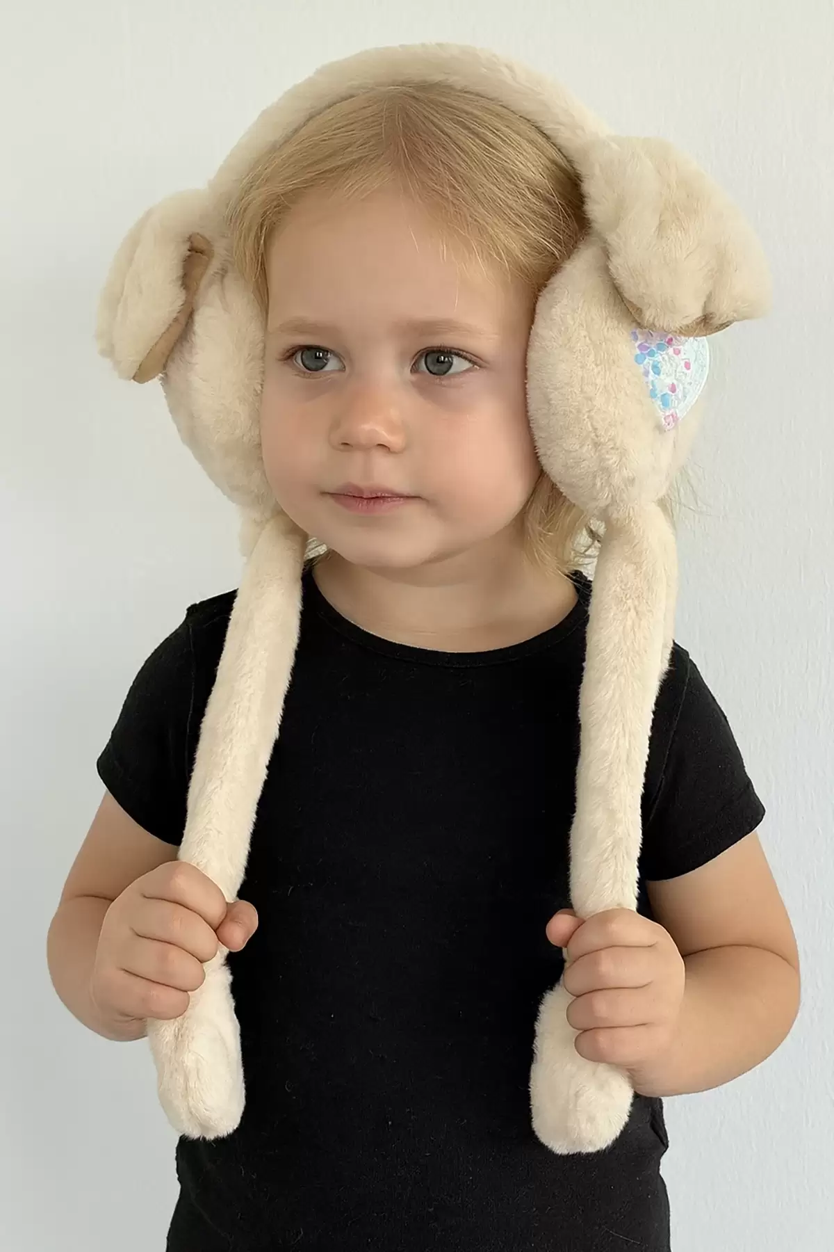 Krem Renk Kalp Figürlü Kulakları Oynayan Peluş Kulaklık