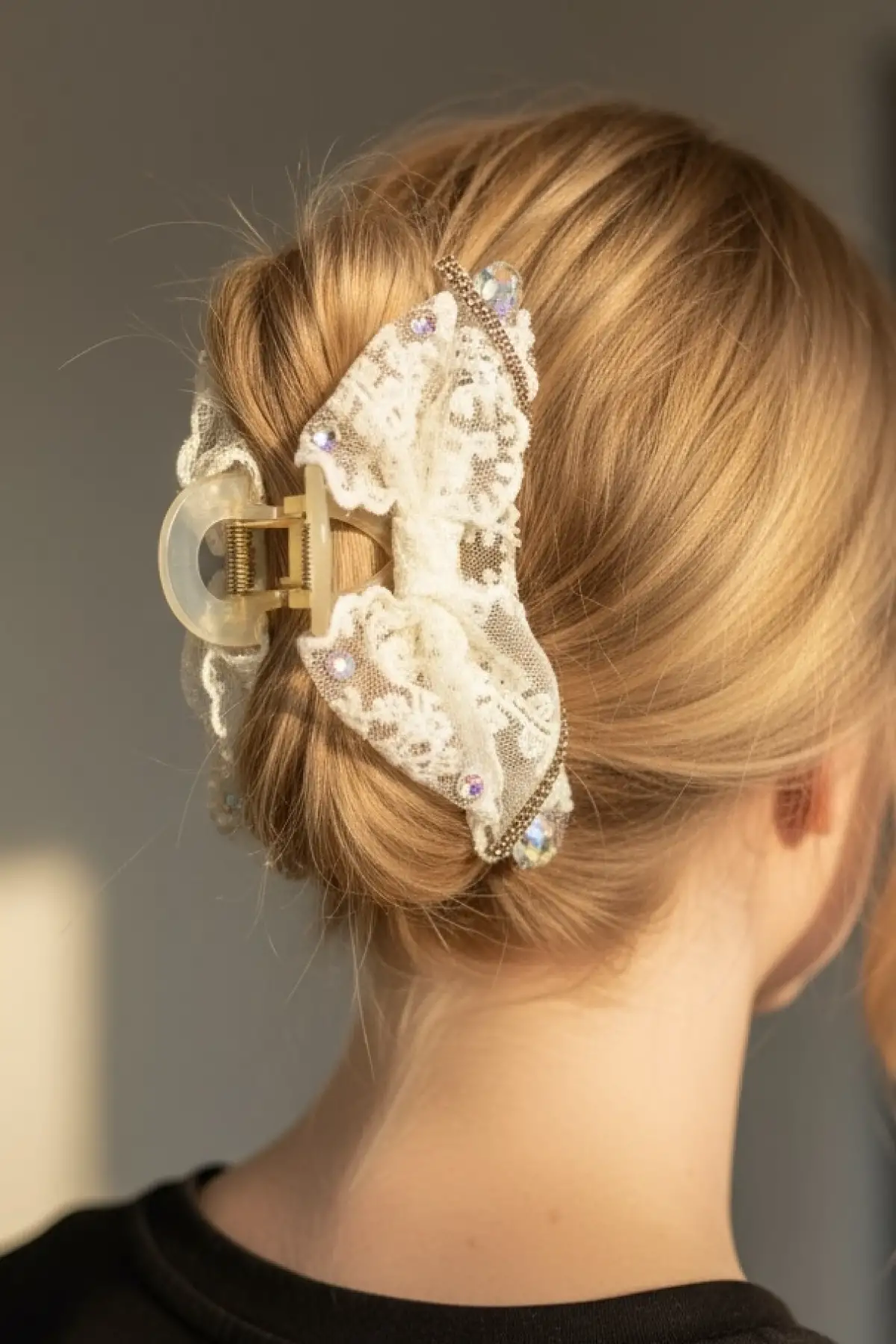 Krem Renk Kurdele Figürlü Mandal Toka