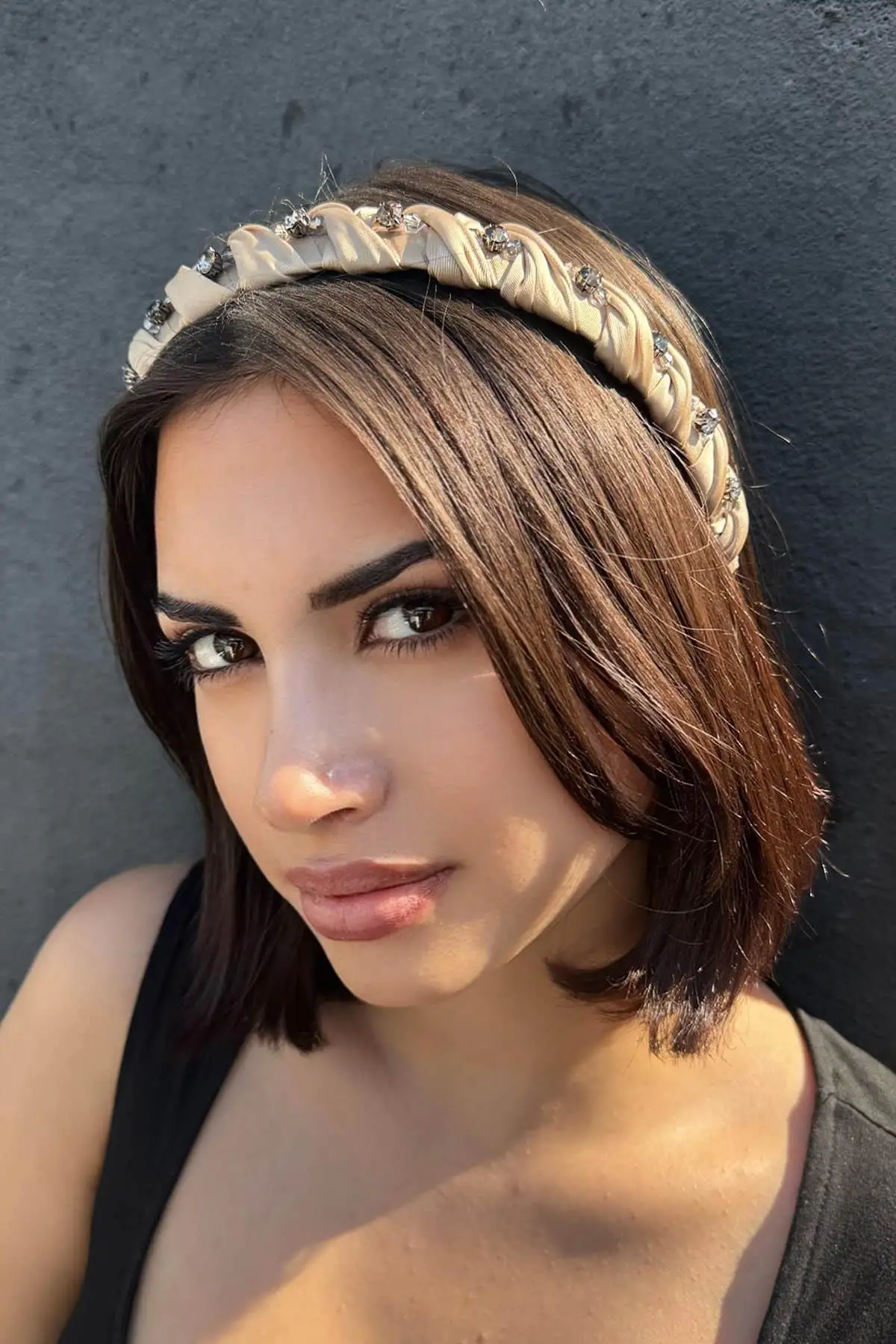 Krem Renk Taş Detaylı Taç