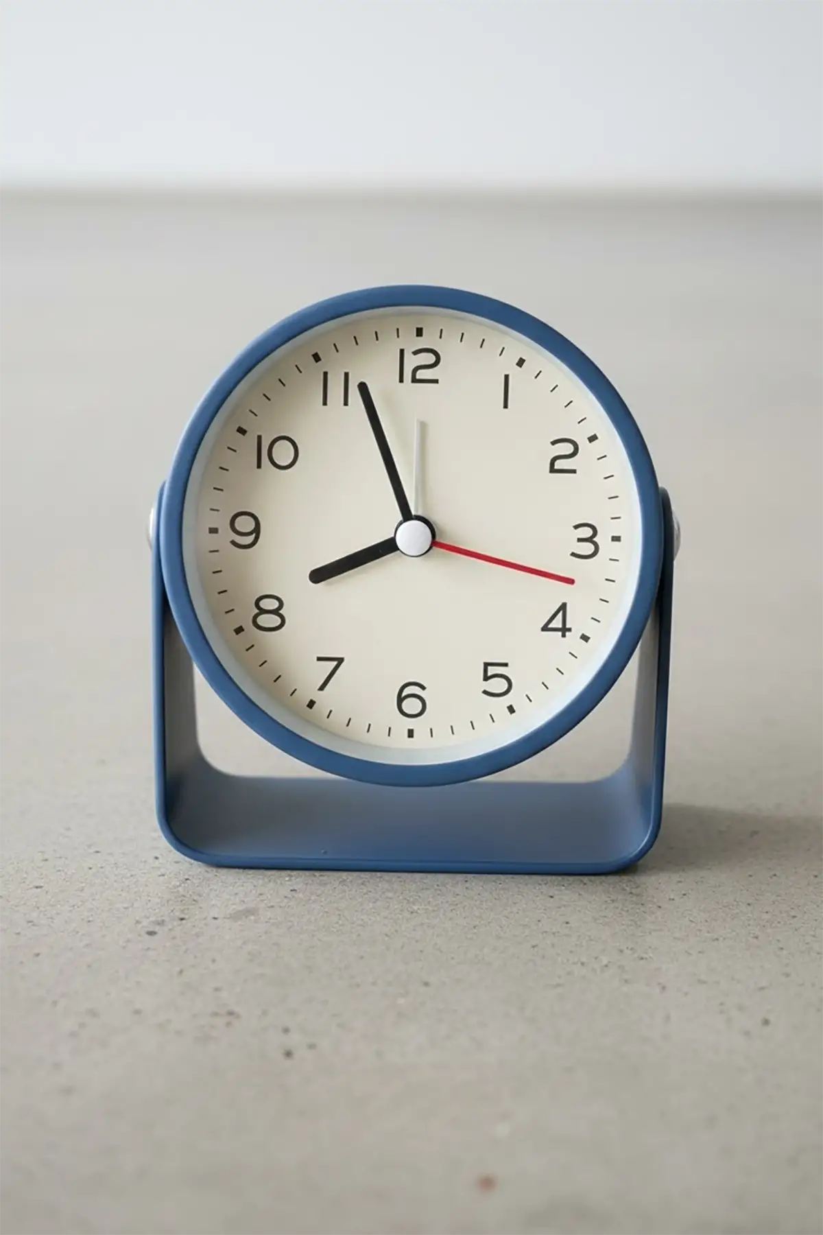 Lacivert Renk Mini Dekoratif Alarmlı Yuvarlak Masa Saati