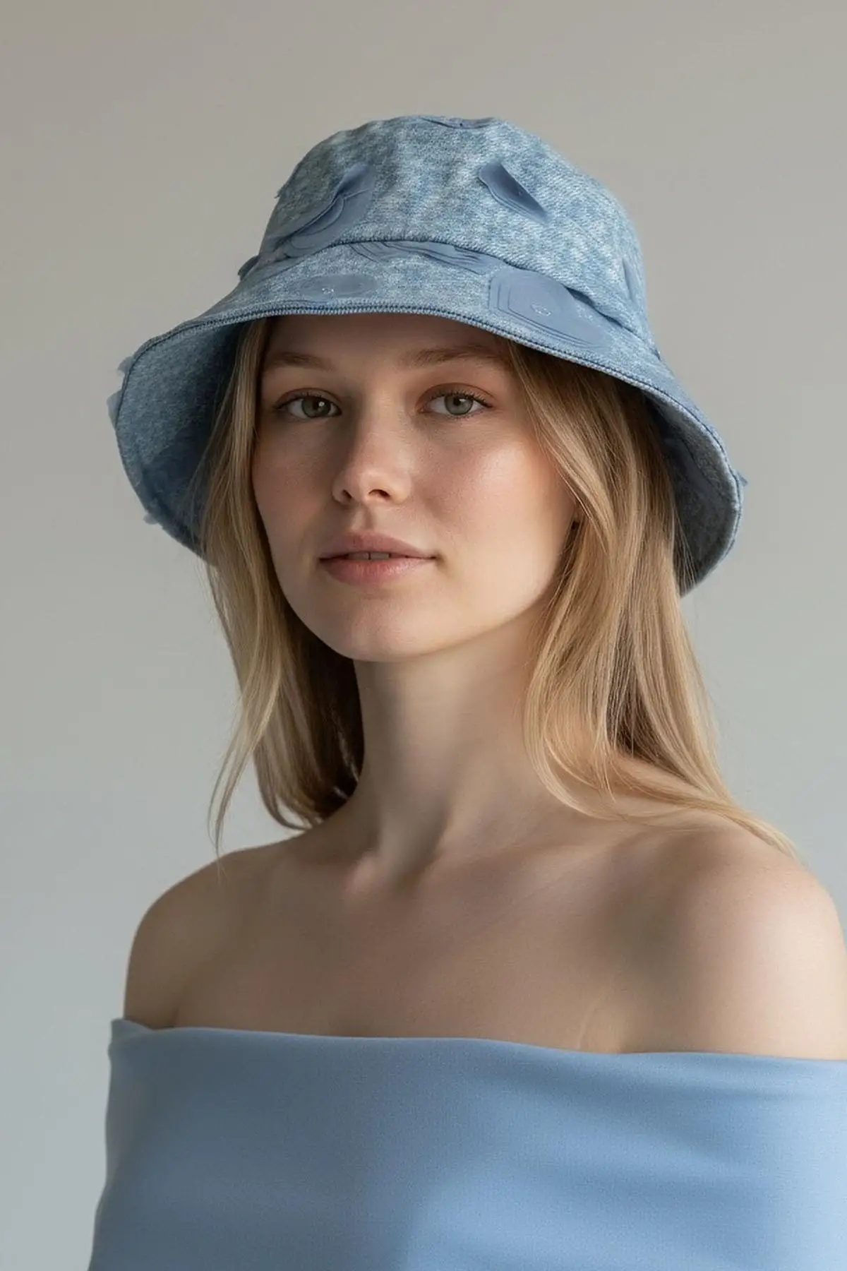 Mavi Renk Kalp Figürlü Kot Tasarım Şapka