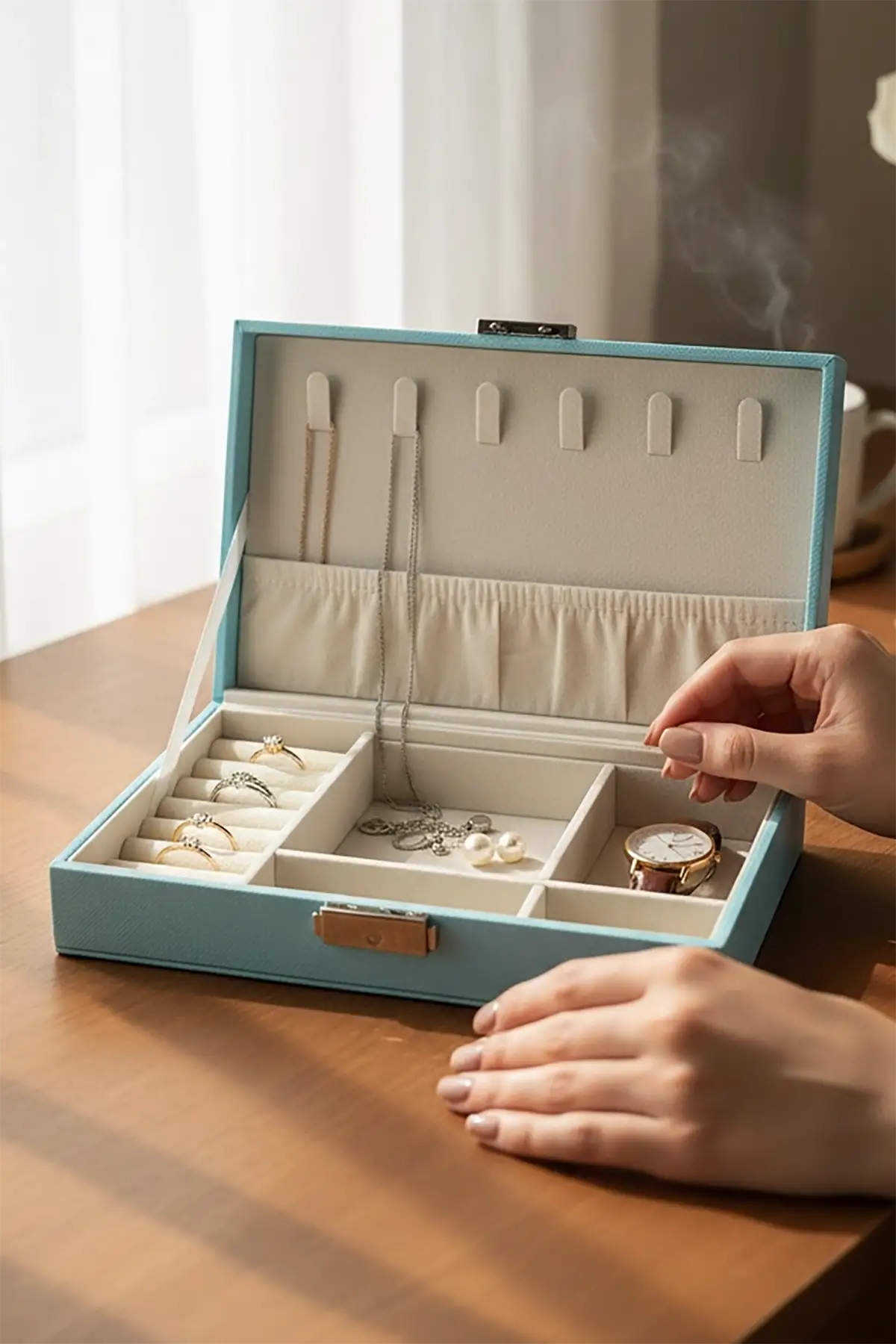 Mavi Renk Kilitli Deri Takı Organizeri