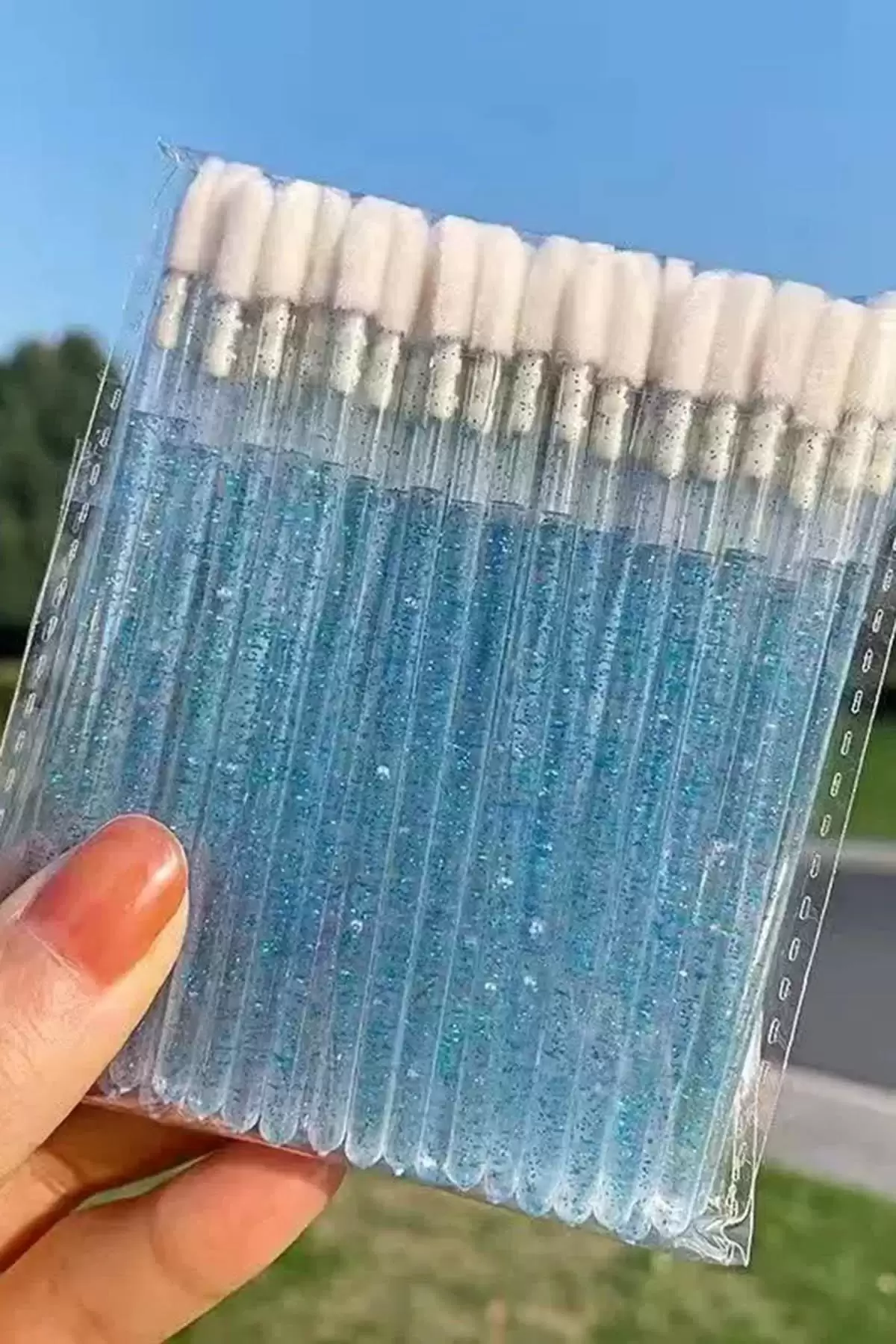 Mavi Renk Sim Detaylı Ruj Sürme Çubuğu