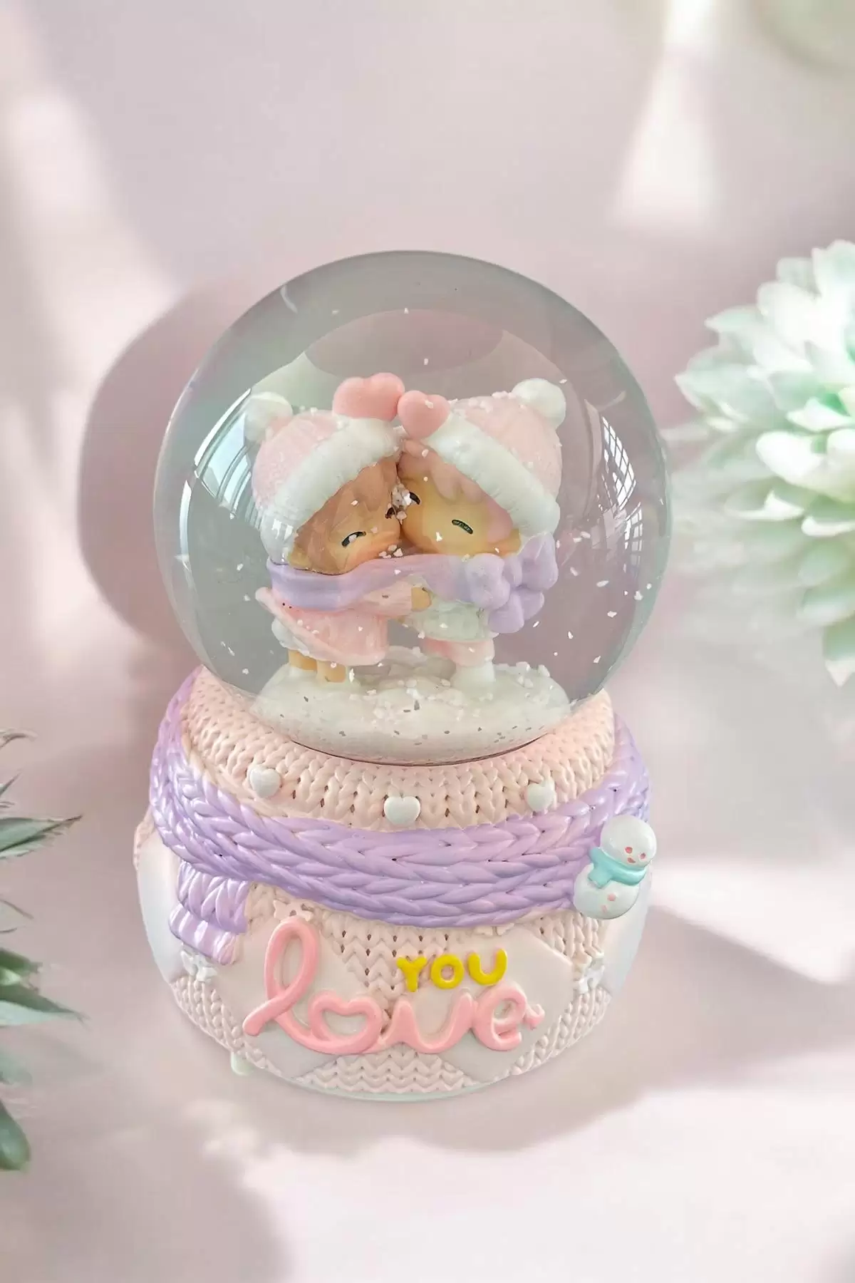 Pembe Renk Çocuk Figürlü Ve Işıklı Kar Küresi