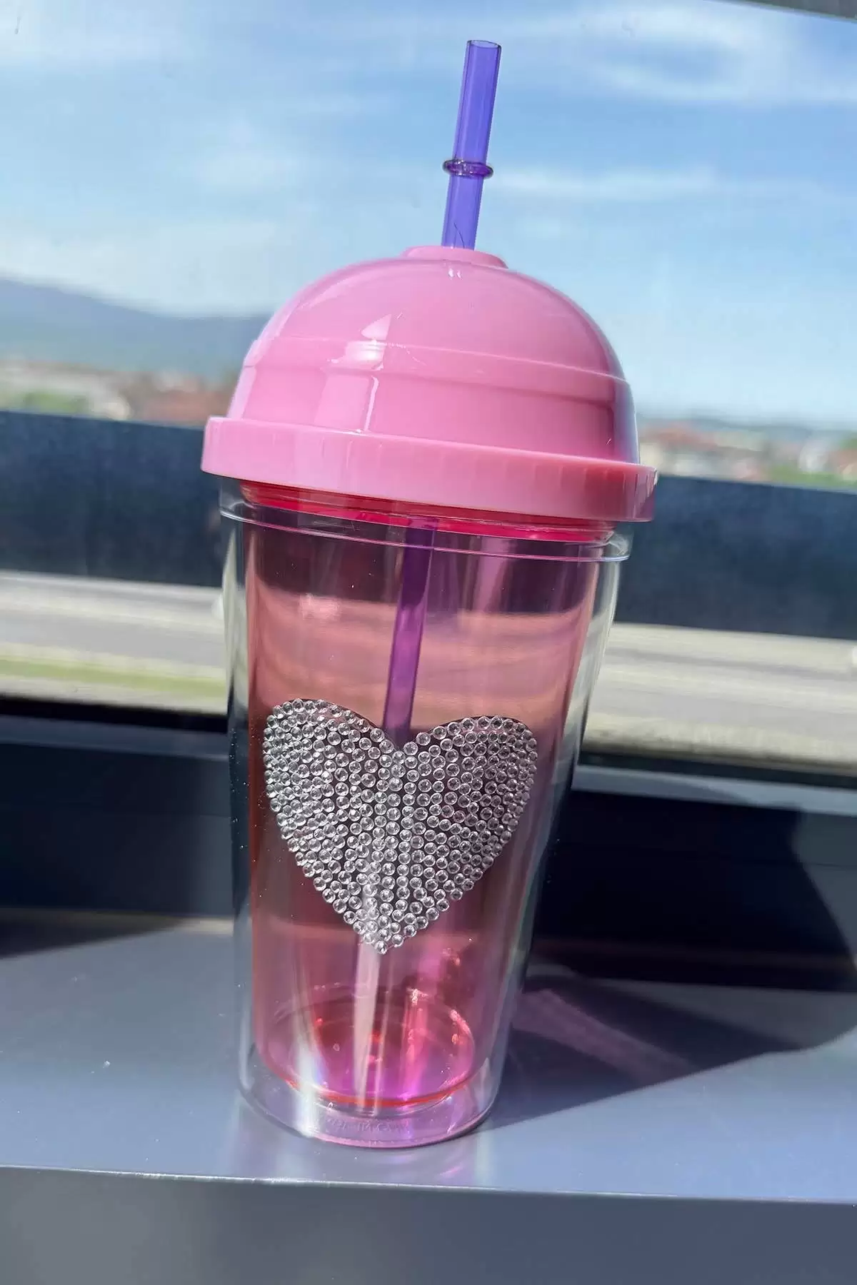 Pembe Renk Kalp Figürlü Taş Detaylı Pipetli Suluk