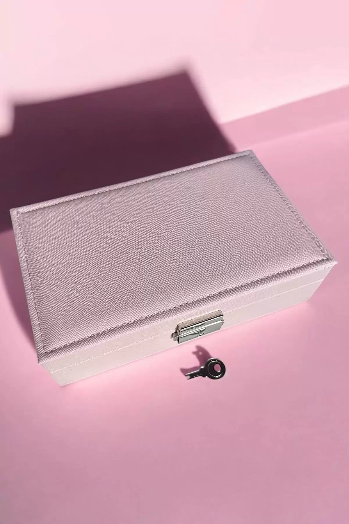 Pembe Renk Kilitli Deri Takı Organizeri