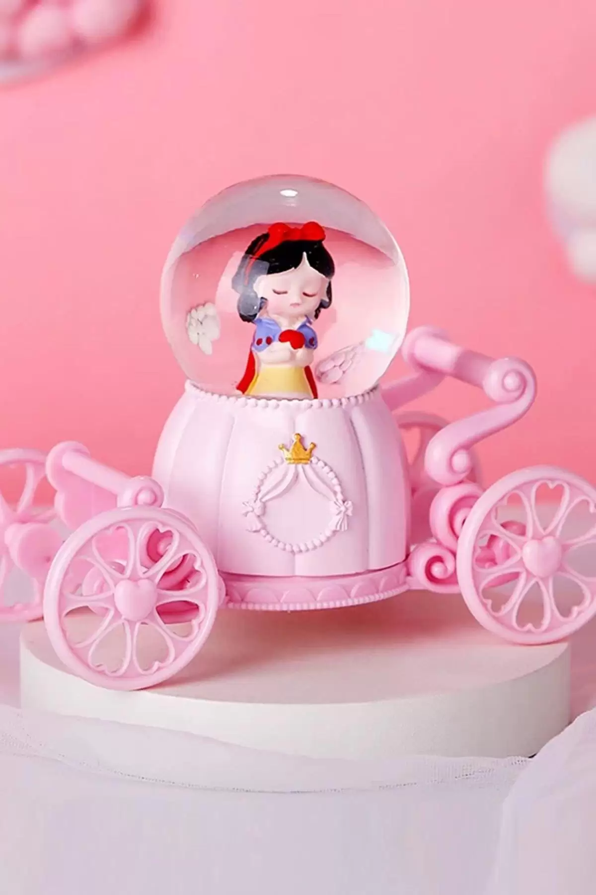 Pembe Renk Kız Figürlü Tekerlek Detaylı Işıklı Kar Küresi