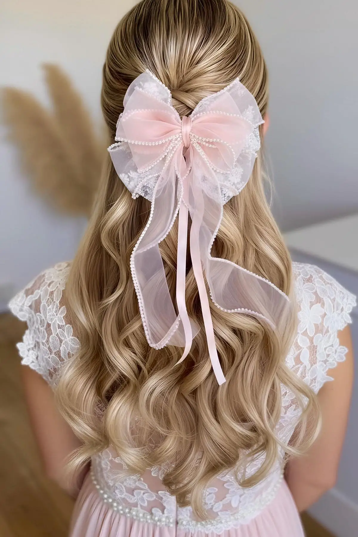 Pembe Renk Kurdele Figürlü İnci Detaylı Otomat Toka