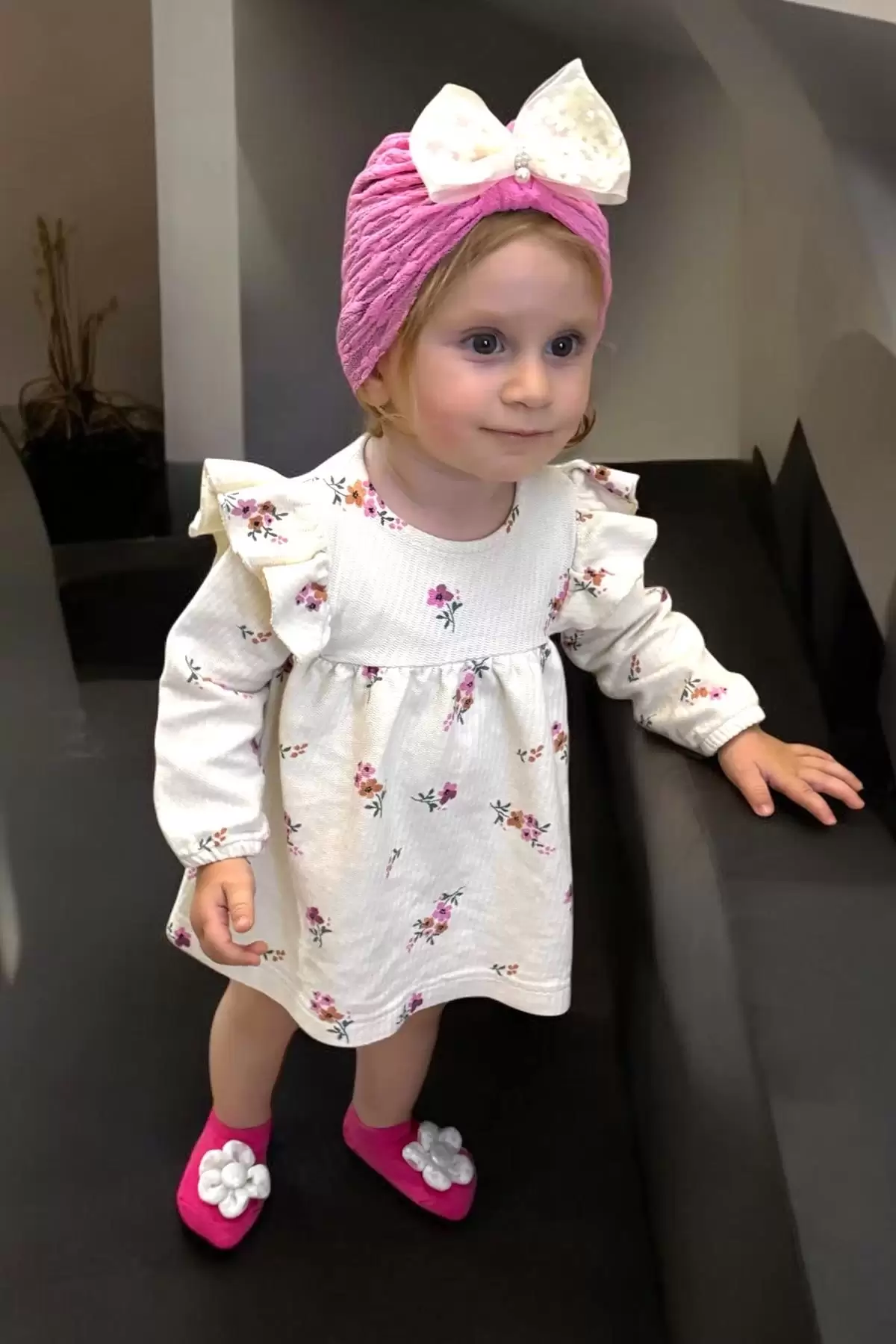 Pembe Renk Kurdele Ve Çiçek Detaylı Çocuk Saç Bonesi Ve Çorap Set