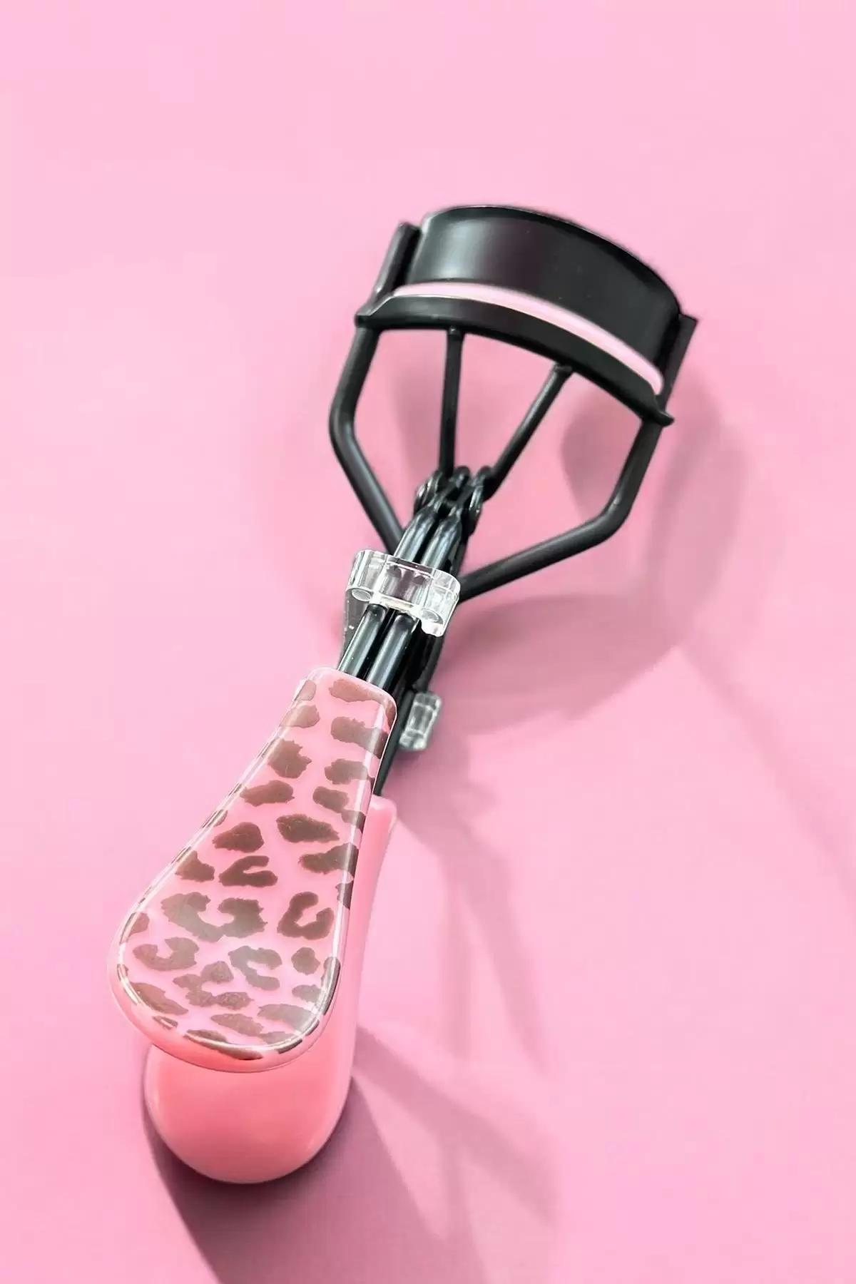 Pembe Renk Leopar Desenli Kirpik Kıvırıcı/ Kirpik Kıvırma Aparatı