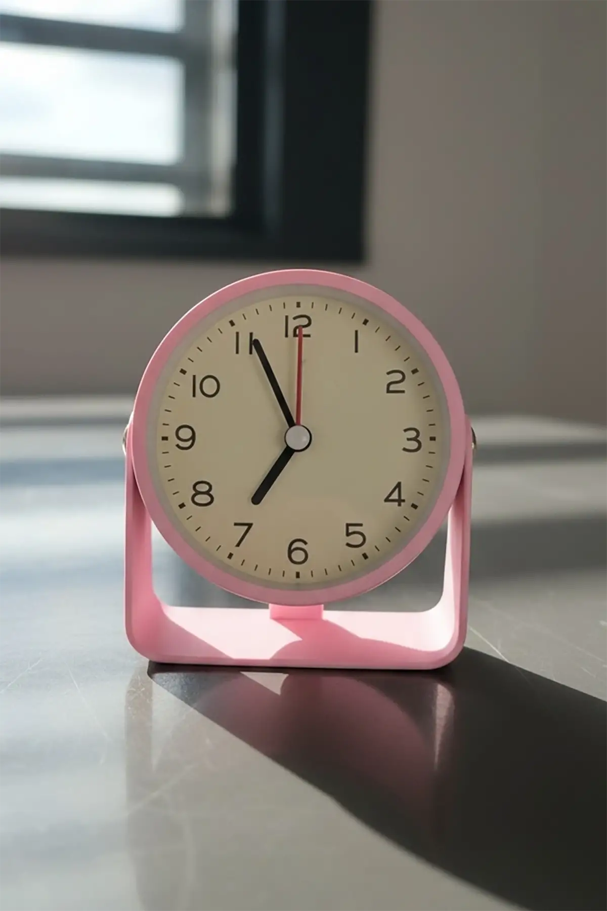 Pembe  Renk Mini Dekoratif Alarmlı Yuvarlak Masa Saati