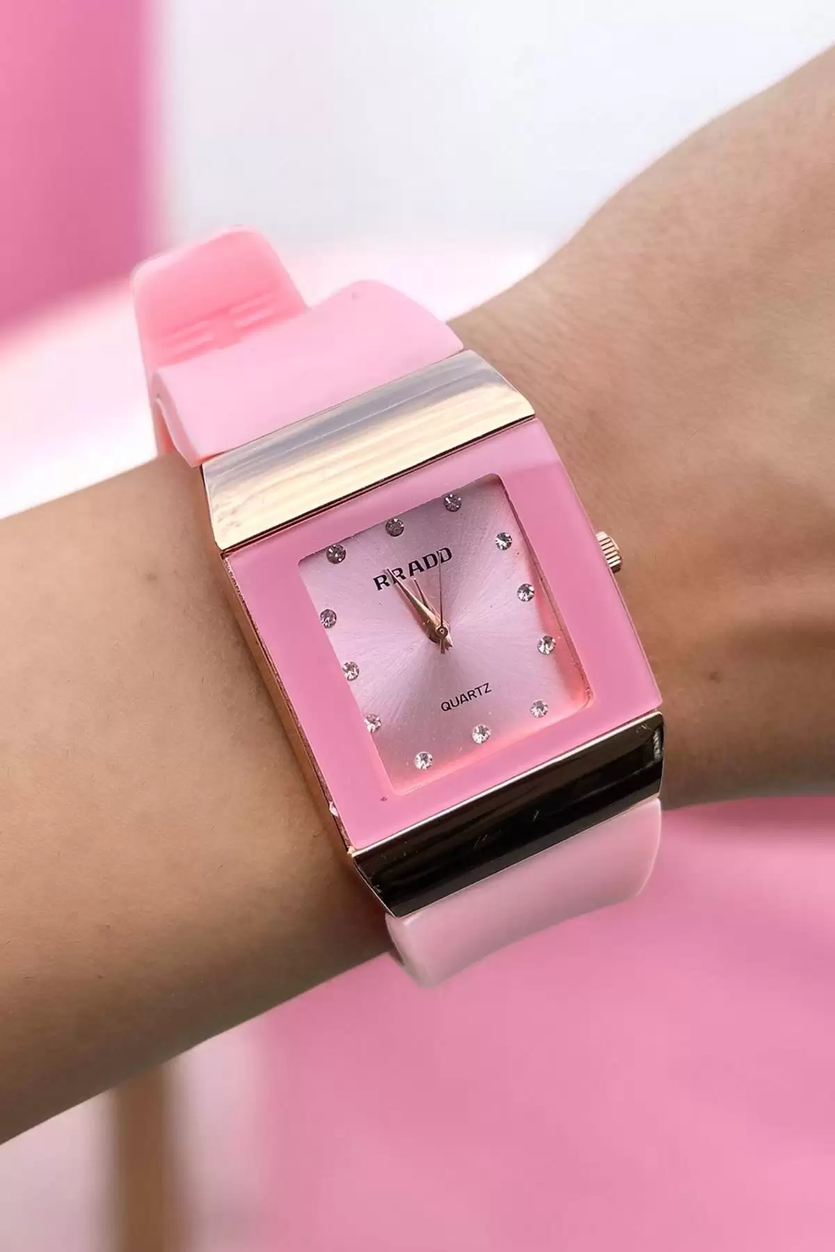 Pembe Renk Silikon Kordonlu Çelik Kadın Saat