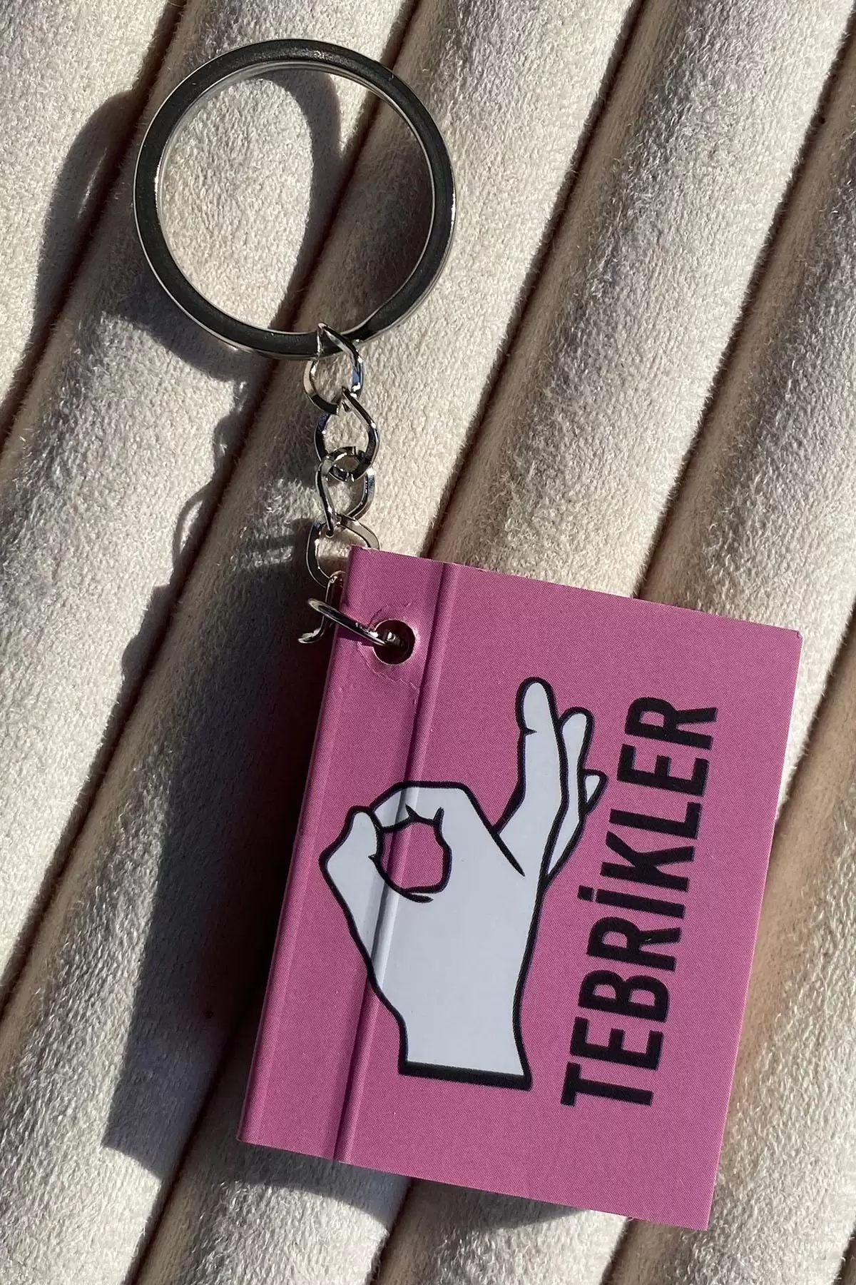 Pembe Renk Tebrikler Yazılı Defter Anahtarlık