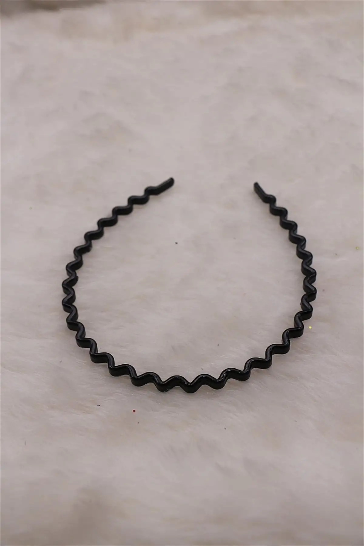 Siyah Kıvrımlı Taç