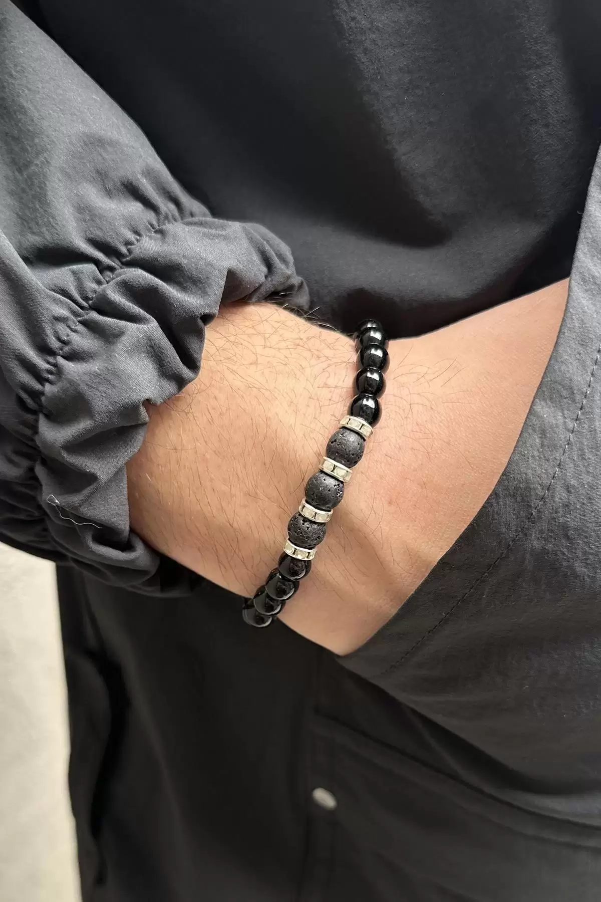 Siyah Renk Boncuk Detaylı Erkek Bileklik