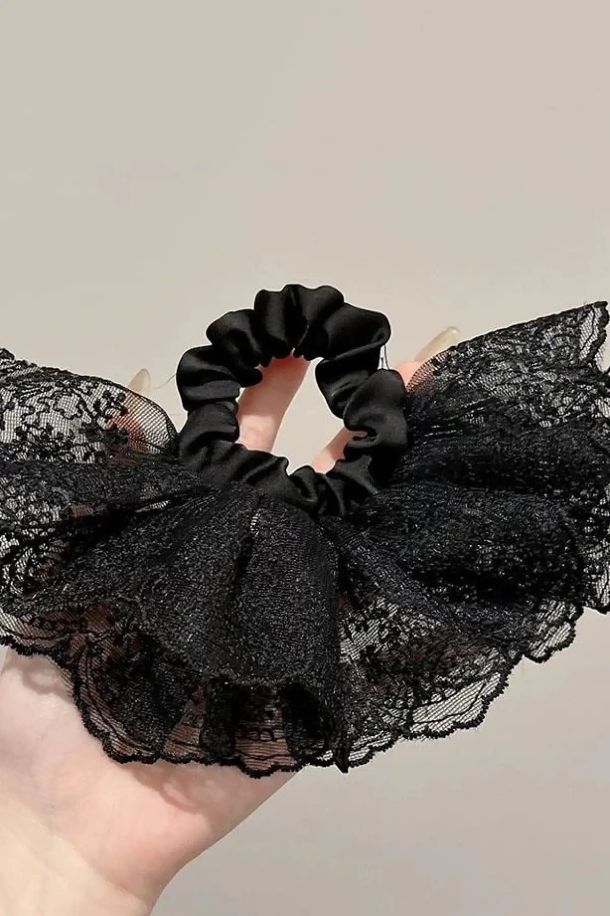 Siyah Renk Dantel Detaylı Simit Toka