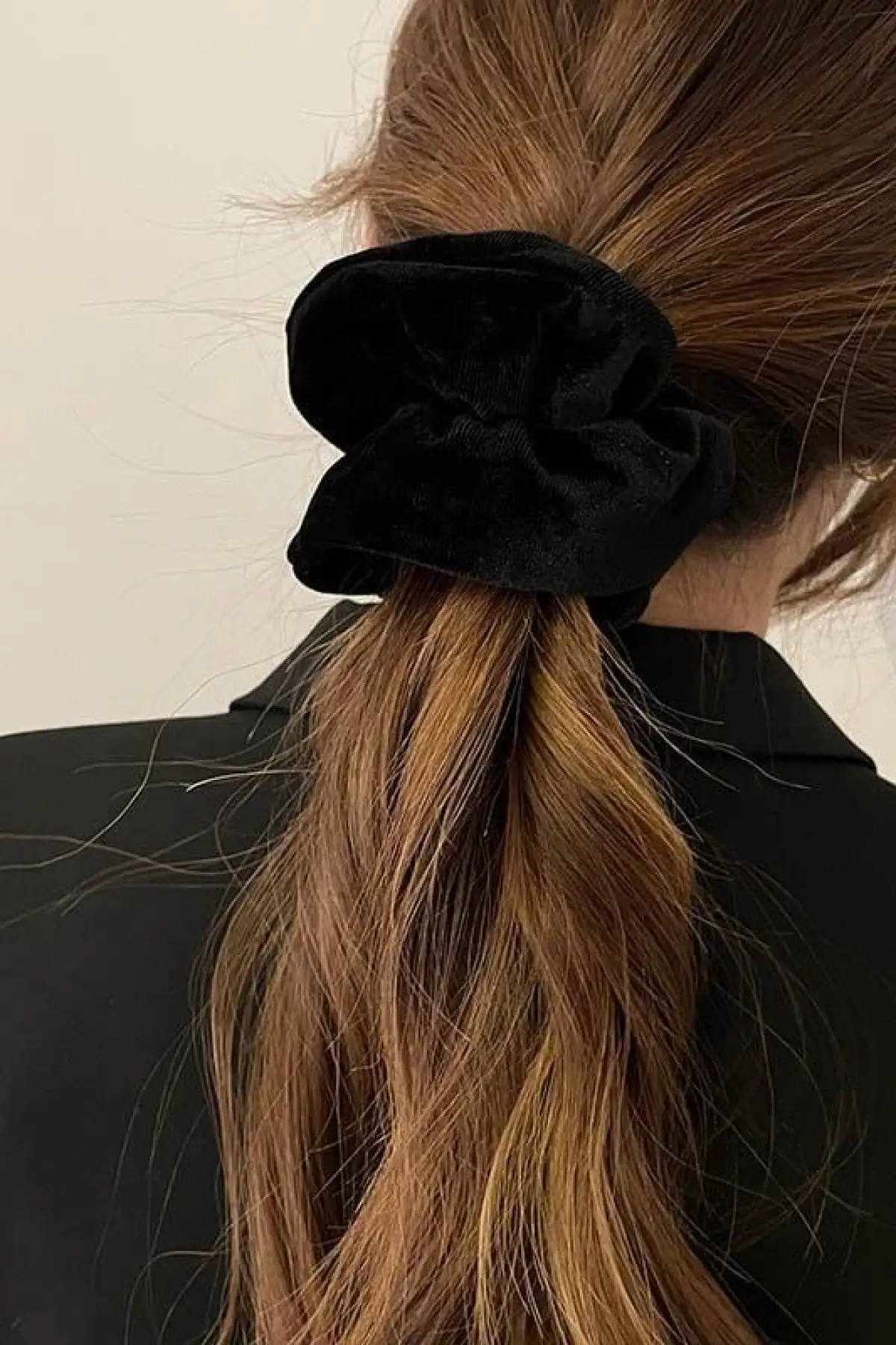 Siyah Renk Kadife Simit Toka