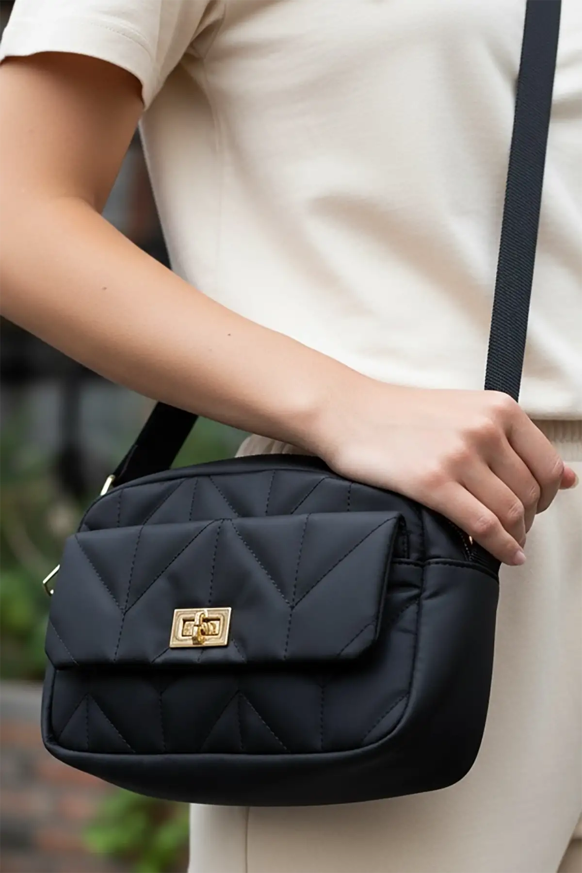 Siyah Renk Kadın Deri Çanta