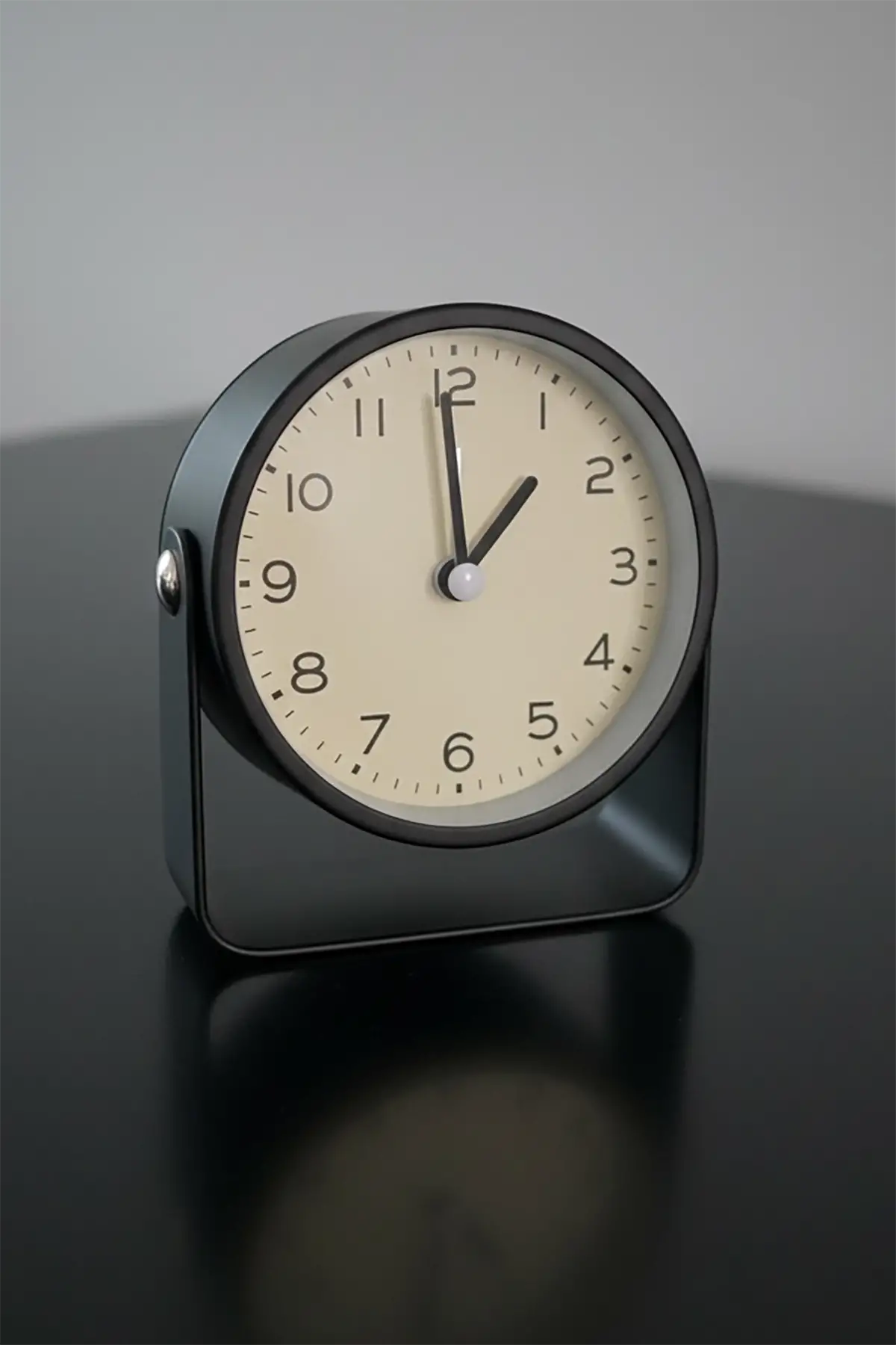 Siyah Renk Mini Dekoratif Alarmlı Yuvarlak Masa Saati