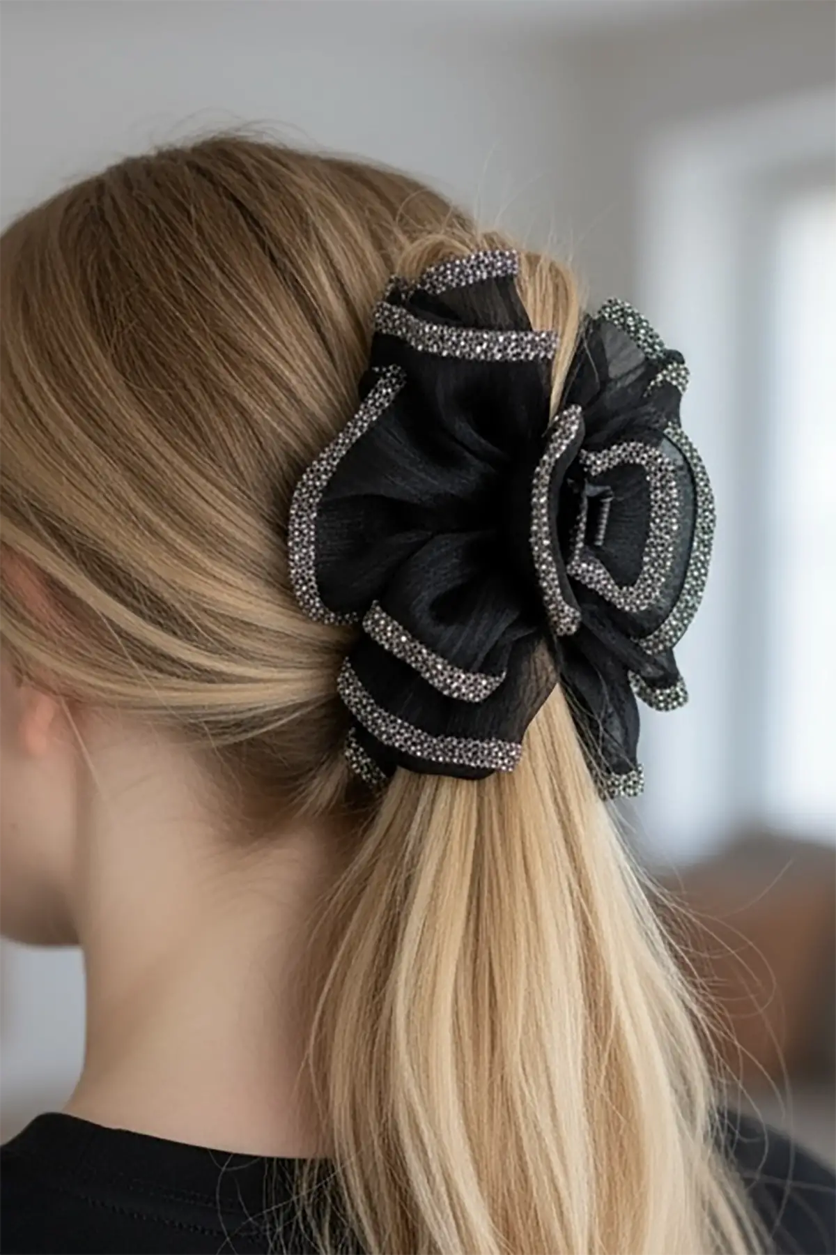 Siyah Renk Taş Detaylı Mandal Toka