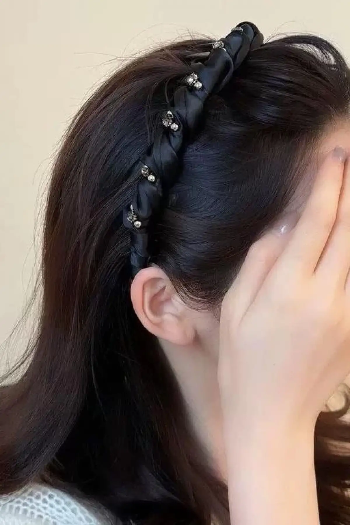 Siyah Renk Taş Detaylı Taç