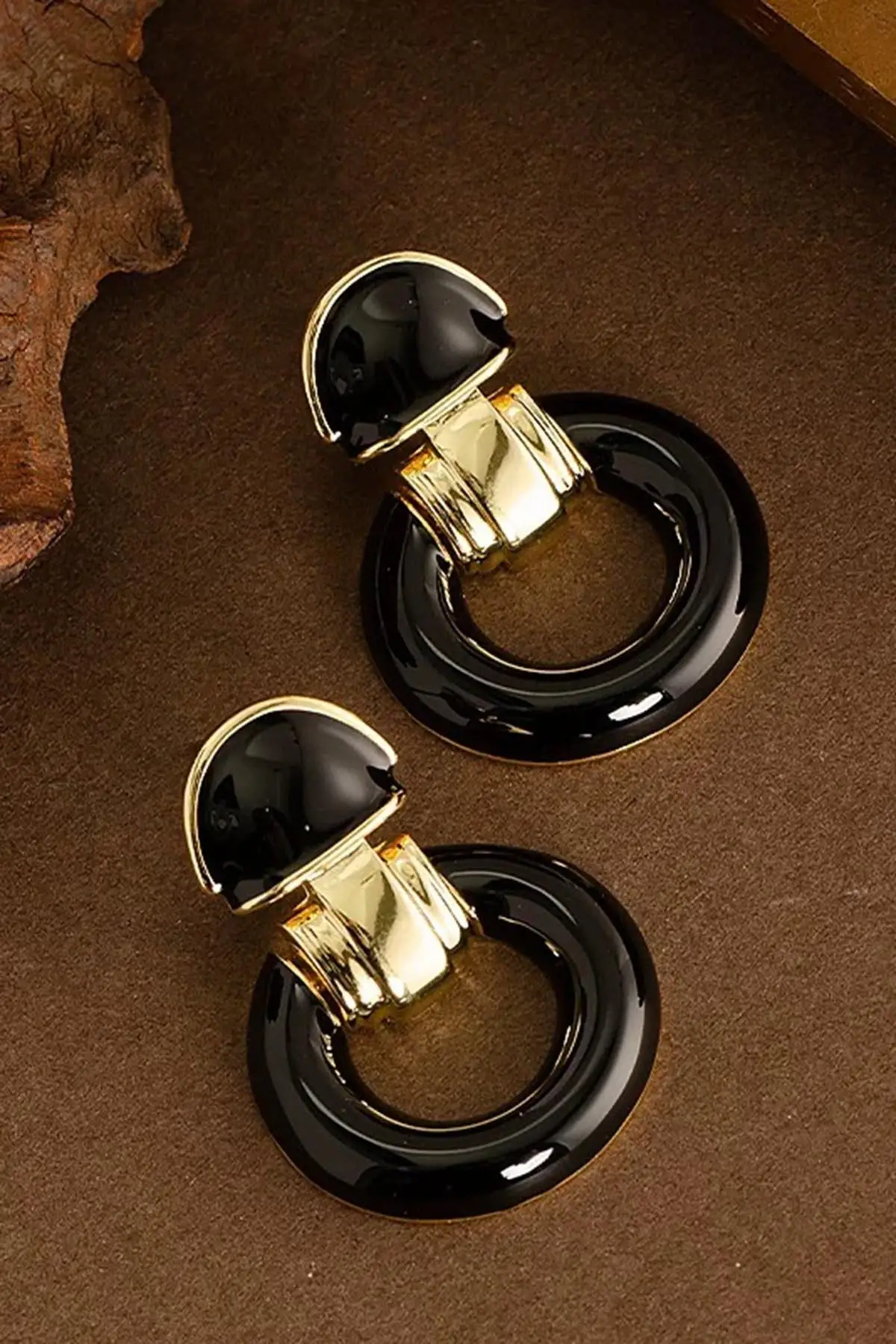 Siyah Renk Yuvarlak Detaylı Küpe (Çift)