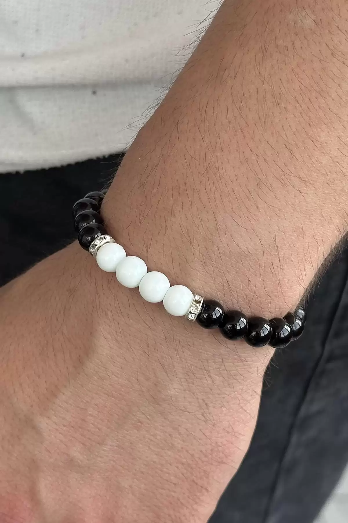 Siyah Ve Beyaz Renk Boncuk Detaylı Erkek Bileklik