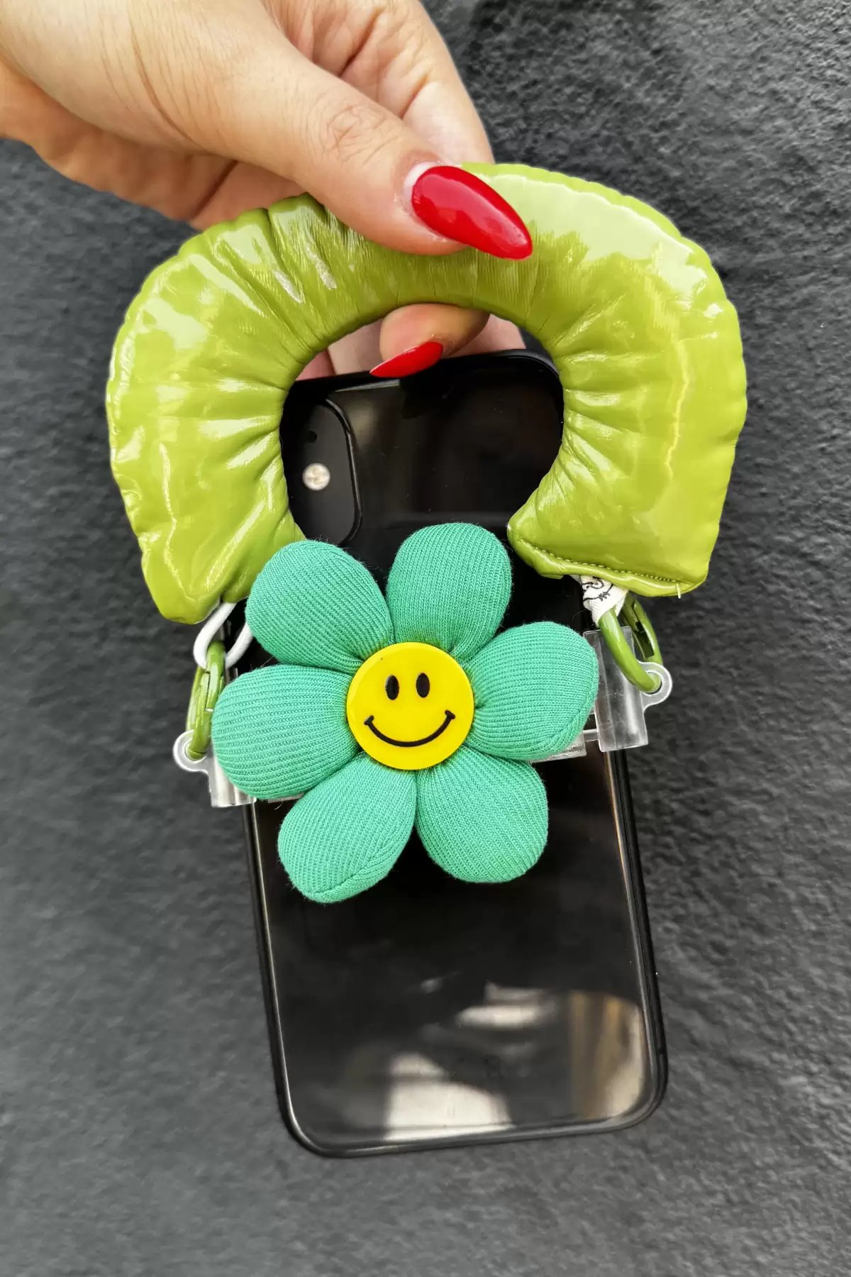 Yeşil Renk Papatya Figürlü Telefon Aksesuarı