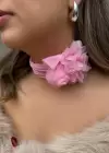 Açık Pembe Renk Çiçek Detaylı Choker Kolye