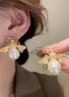 Altın Renk Arı Figürlü İnci Detaylı Çelik Küpe (Çift)