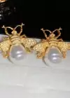 Altın Renk Arı Figürlü İnci Detaylı Çelik Küpe (Çift)