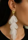 Altın Renk Beyaz Yaprak Figürlü Küpe Çift