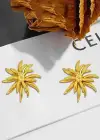Altın Renk Çiçek Figürlü Küpe (Çift)