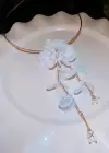 Altın Renk Çiçek Figürlü Metal Choker Kolye