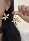 Altın Renk Çiçek Figürlü Sallantılı Abiye Küpe (Çift)