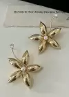 Altın Renk Çiçek Figürlü Sallantılı Abiye Küpe (Çift)