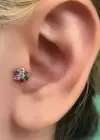 Altın Renk Çiçek Figürlü Taş Detaylı Çelik Tragus/Kıkırdak Küpe/Piercing (Tek)