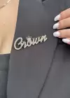 Altın Renk Crown Yazılı Taş Detaylı Broş