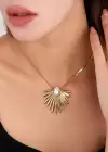 Altın Renk İnci Detaylı Çelik Kolye